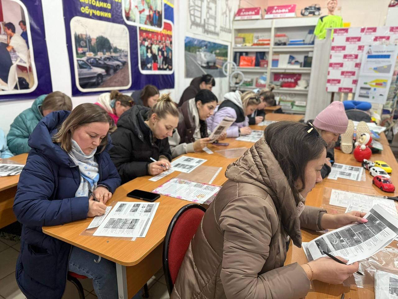 0000. Сотрудники Госавтоинспекции г. Ижевска приняли участие в составе жюри городского конкурса «Автоледи-педагог 2026» по автомобильному многоборью среди педагогических работников вместе с представителями автошколы 0000. Сотрудники Госавтоинспекции г. Ижевска приняли участие в составе жюри городского конкурса «Автоледи-педагог 2026» по автомобильному многоборью среди педагогических работников вместе с представителями автошколы