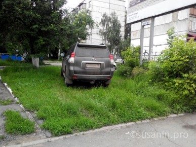 В Удмуртии ужесточат штрафы за парковку на газонах и загрязнение дорог