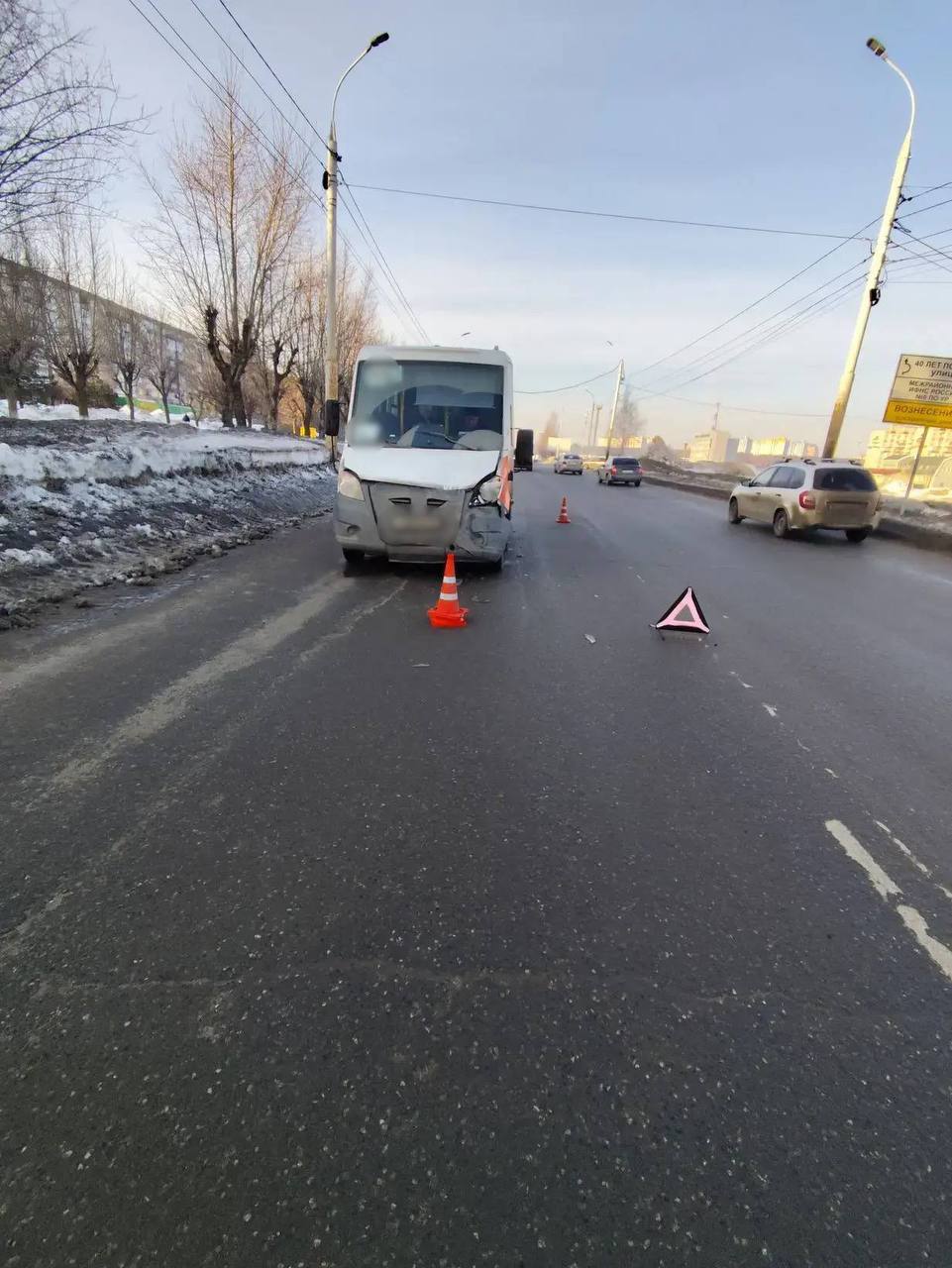 20 марта 2026 года около 07 часов 35 минут напротив дома №42А по ул. Автозаводская г. Ижевска 48 – летний мужчина-водитель маршрутного автобуса «Луидор», не соблюдал безопасную дистанцию и совершил столкновение с впереди... 20 марта 2026 года около 07 часов 35 минут напротив дома №42А по ул. Автозаводская г. Ижевска 48 – летний мужчина-водитель маршрутного автобуса «Луидор», не соблюдал безопасную дистанцию и совершил столкновение с впереди...