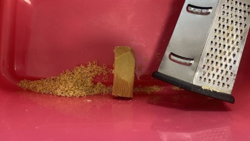 Почему стоит быть осторожным с хозяйственным мылом при стирке детского белья