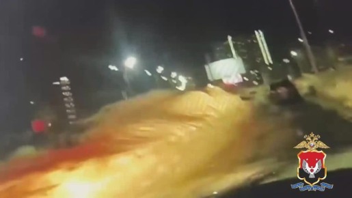 16-летний подросток угнал машину сожителя матери и устроил гонки по городу с ГАИ