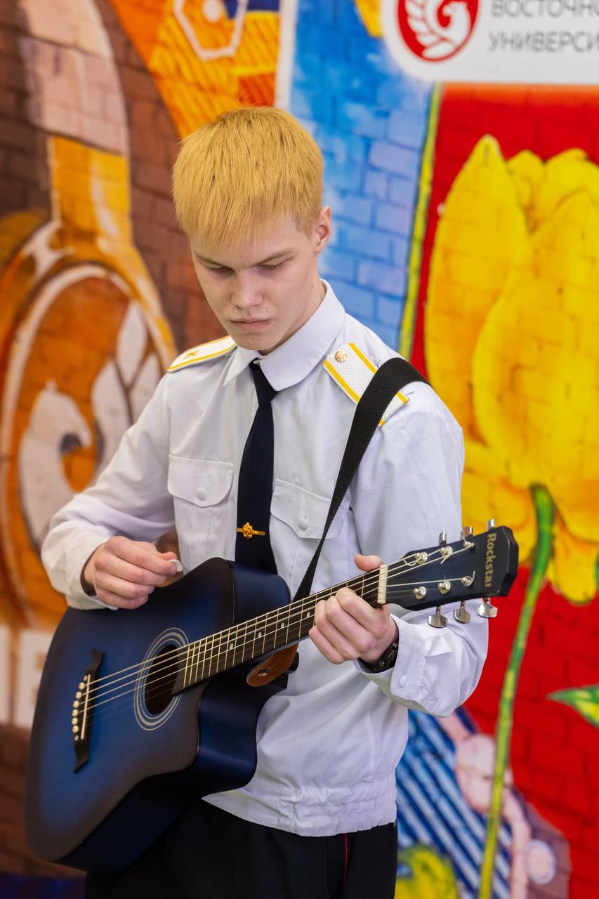 Ветеран следственных органов поздравил будущих юристов с окончанием обучения Ветеран следственных органов поздравил будущих юристов с окончанием обучения