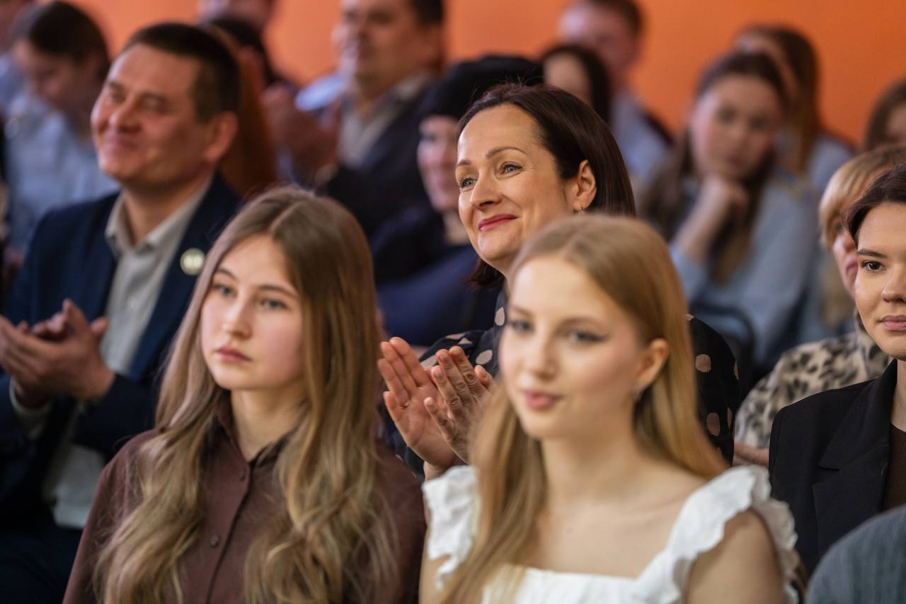 Ветеран следственных органов поздравил будущих юристов с окончанием обучения Ветеран следственных органов поздравил будущих юристов с окончанием обучения