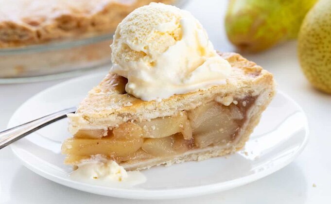 Теплый грушевый пирог: идеальное угощение для осеннего вечера