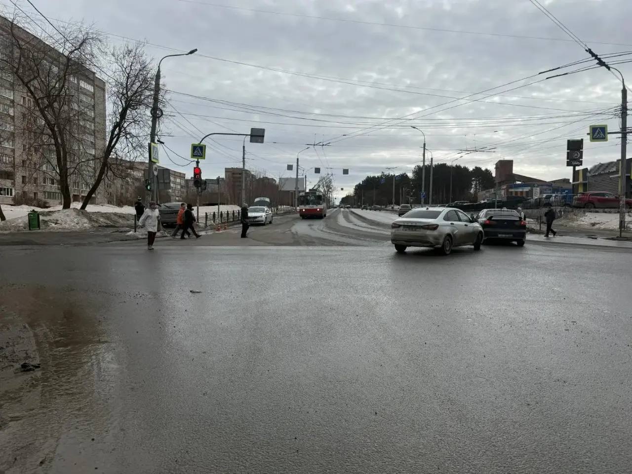Внимание водителей: от правильности ваших действий на перекрёстках зависит жизнь пешеходов! Внимание водителей: от правильности ваших действий на перекрёстках зависит жизнь пешеходов!