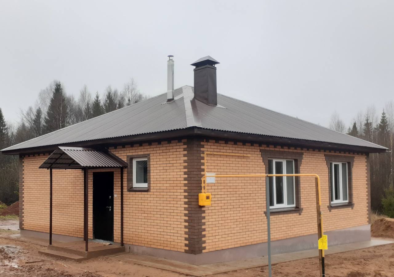 Александр Бречалов: 73 дома для трактористов, механизаторов, животноводов, работников птицефабрики, операторов машинного доения начнем строить в этом году на селе. Александр Бречалов: 73 дома для трактористов, механизаторов, животноводов, работников птицефабрики, операторов машинного доения начнем строить в этом году на селе.