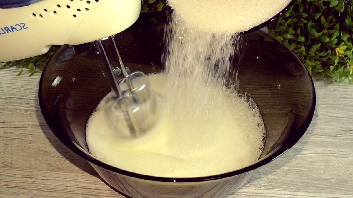 Простой бисквитный пирог без разрыхлителя: секреты нежного теста