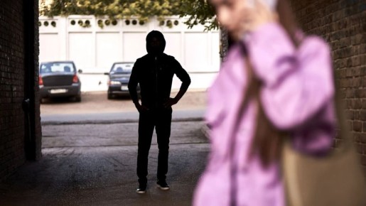 Как защититься от навязчивого поклонника: новые законы в действиях