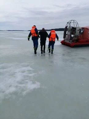 В Воткинске бдительность прохожих и оперативность спасателей помогли предотвратить трагедию на весеннем льду
