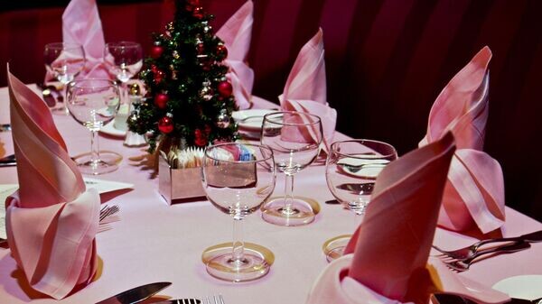 Сколько стоит праздничный ужин в ресторане: свежие данные от МАРТ