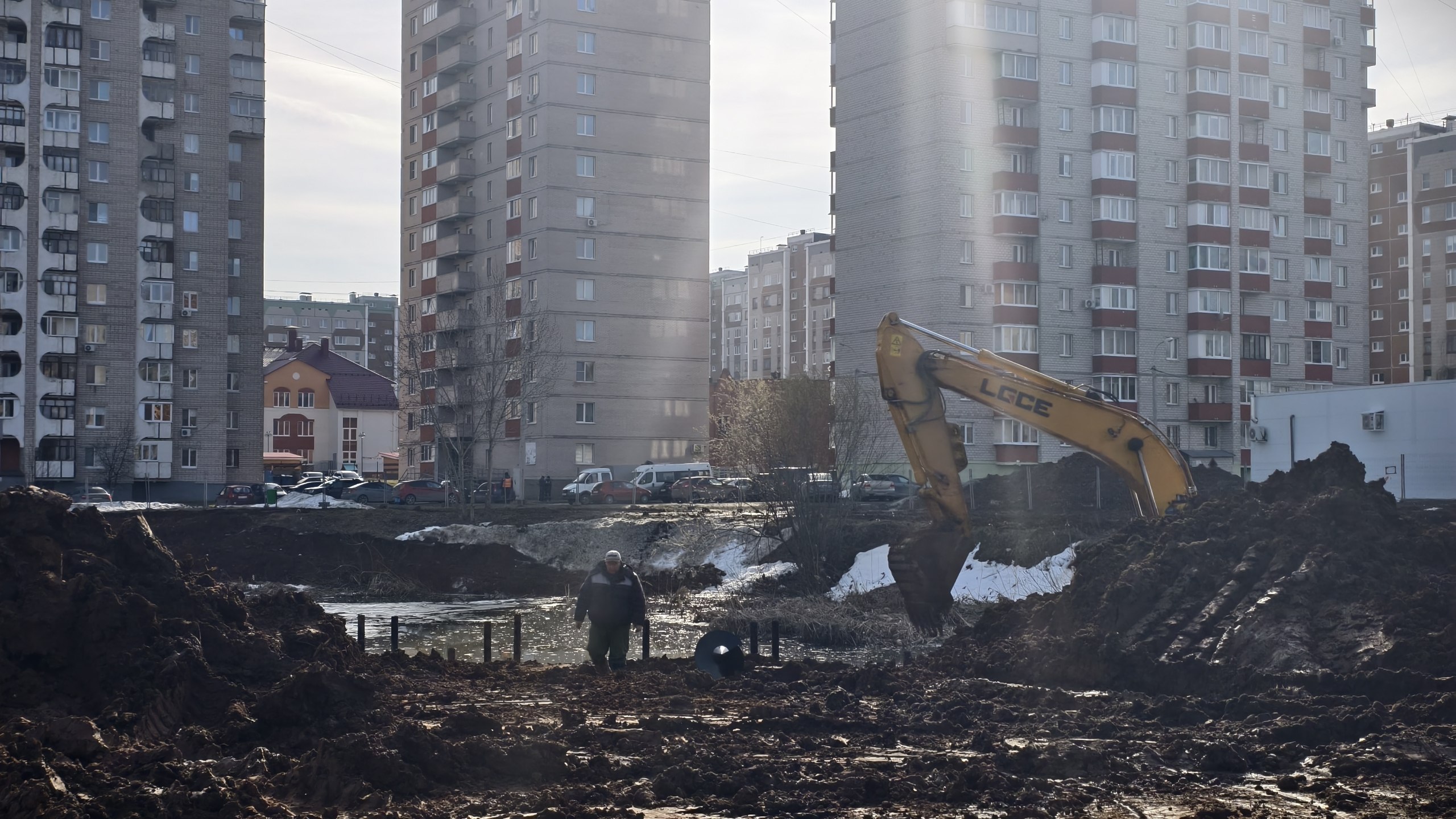 Будущий «Ива парк» – небольшой прудик на углу улиц Автозаводской и Союзной – преображается Будущий «Ива парк» – небольшой прудик на углу улиц Автозаводской и Союзной – преображается
