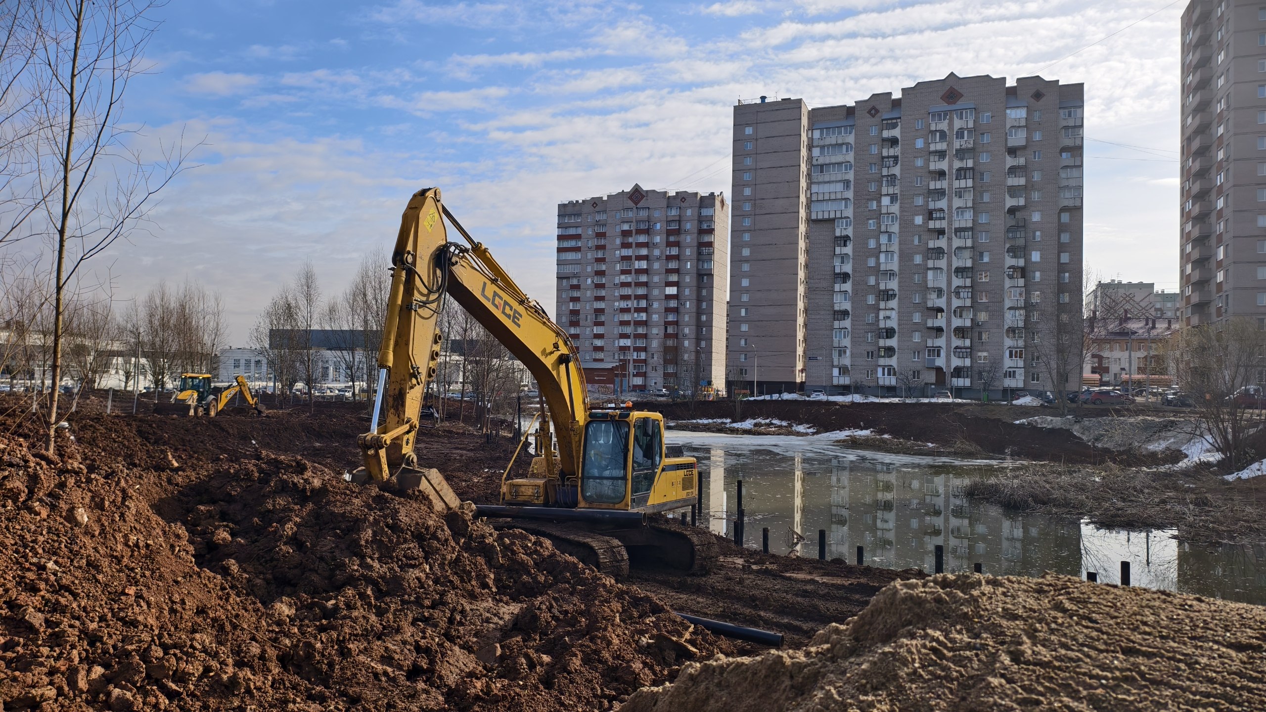 Будущий «Ива парк» – небольшой прудик на углу улиц Автозаводской и Союзной – преображается Будущий «Ива парк» – небольшой прудик на углу улиц Автозаводской и Союзной – преображается