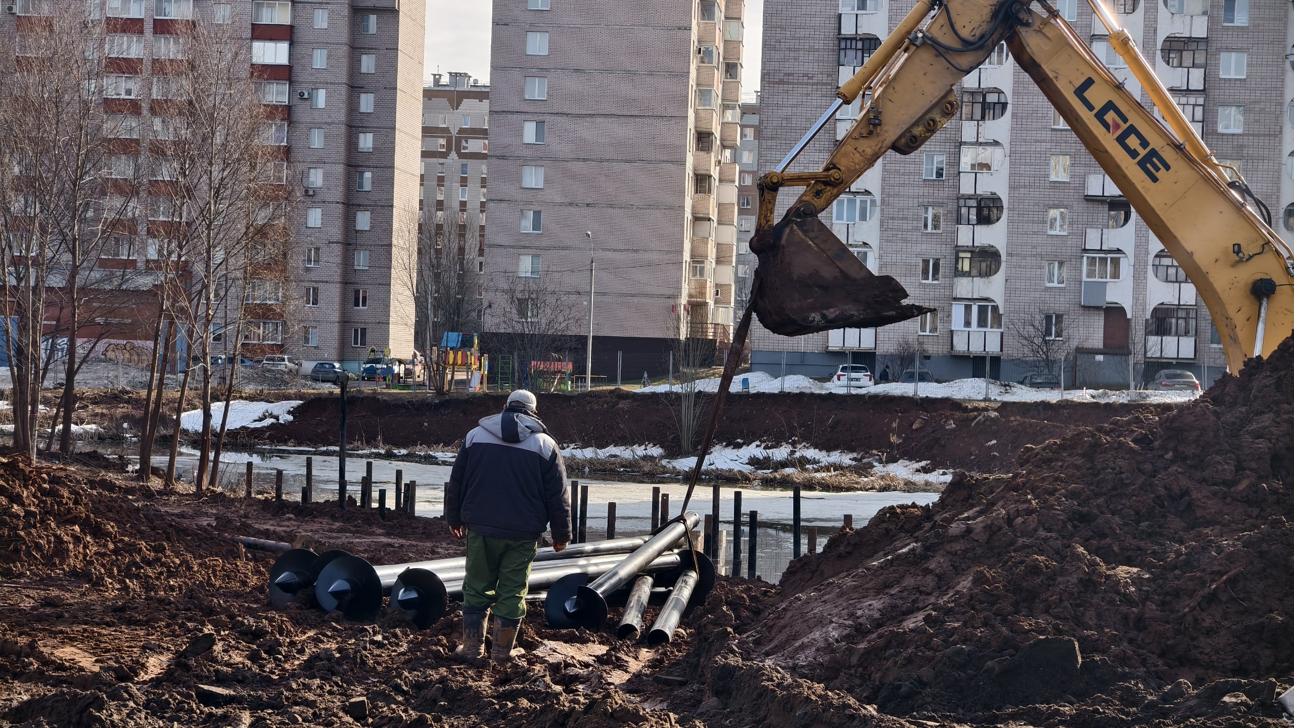 Будущий «Ива парк» – небольшой прудик на углу улиц Автозаводской и Союзной – преображается Будущий «Ива парк» – небольшой прудик на углу улиц Автозаводской и Союзной – преображается
