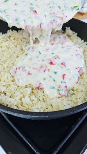 Вкусная и простая рисовая запеканка с яйцом и сметаной