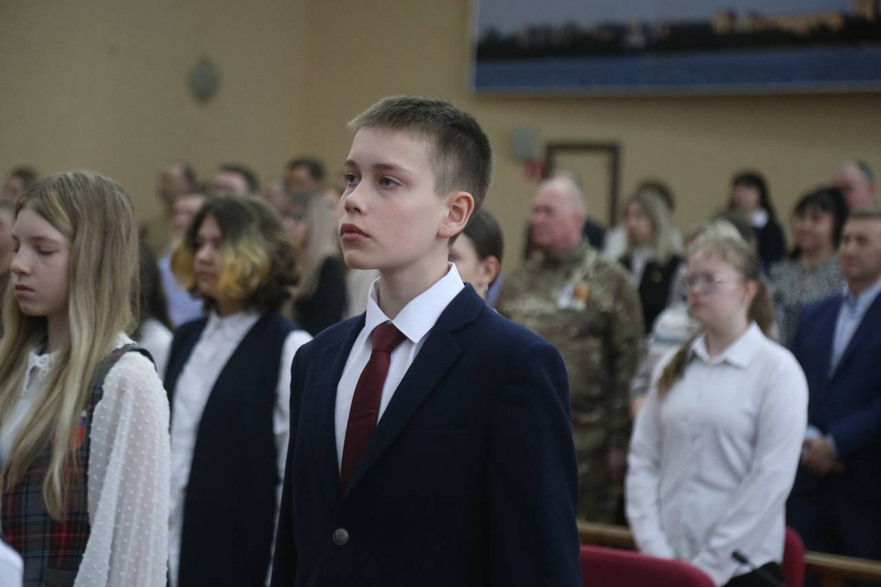 Накануне Дня основания Ижевска 40 юных активистов Движения Первых получили свои первые паспорта Накануне Дня основания Ижевска 40 юных активистов Движения Первых получили свои первые паспорта