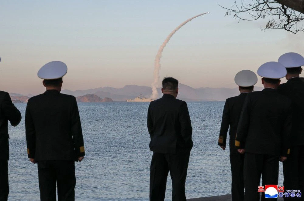 Первый эсминец КНДР вновь провел стрельбы Первый эсминец КНДР вновь провел стрельбы