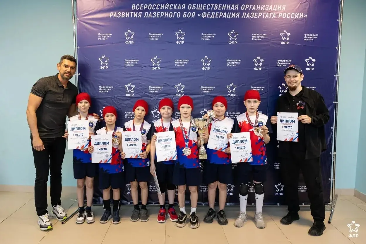 Команда ижевской школы № 76 - призер Всероссийского Чемпионата по лазерному бою Команда ижевской школы № 76 - призер Всероссийского Чемпионата по лазерному бою