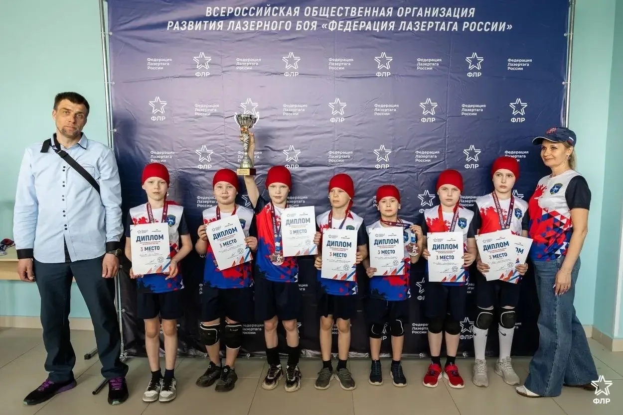 Команда ижевской школы № 76 - призер Всероссийского Чемпионата по лазерному бою Команда ижевской школы № 76 - призер Всероссийского Чемпионата по лазерному бою