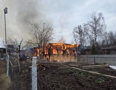 Вечером 13 апреля в деревне Варали Алнашского района произошёл пожар на частном подворье