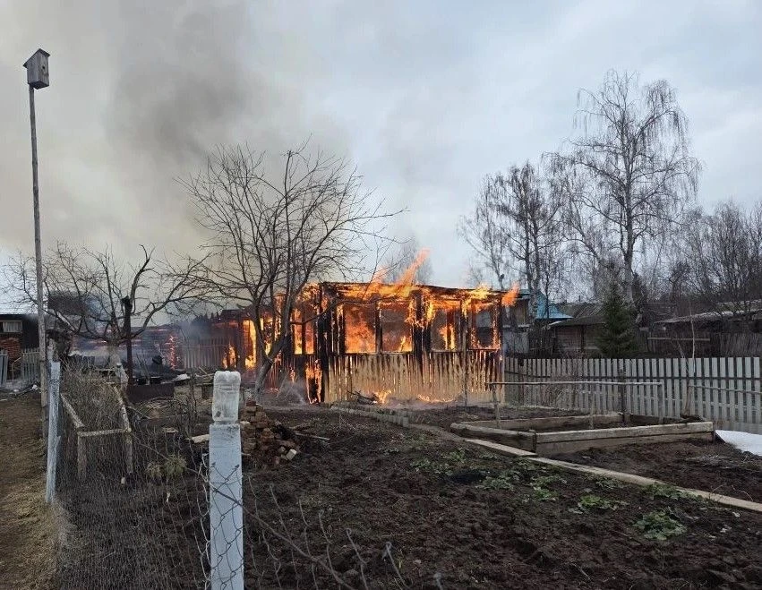 Вечером 13 апреля в деревне Варали Алнашского района произошёл пожар на частном подворье