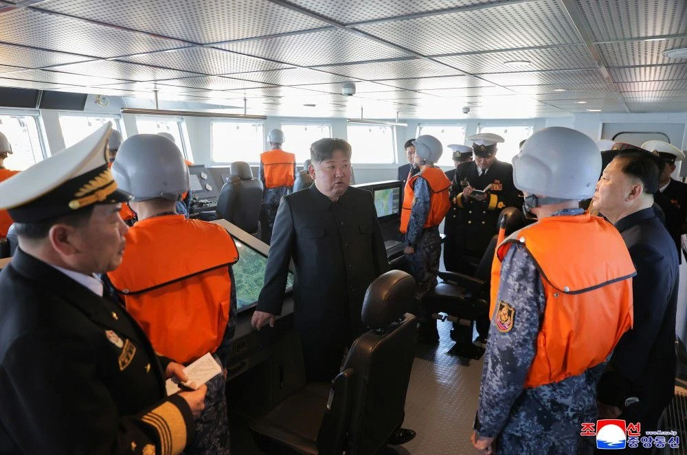 Первый эсминец КНДР вновь провел стрельбы Первый эсминец КНДР вновь провел стрельбы