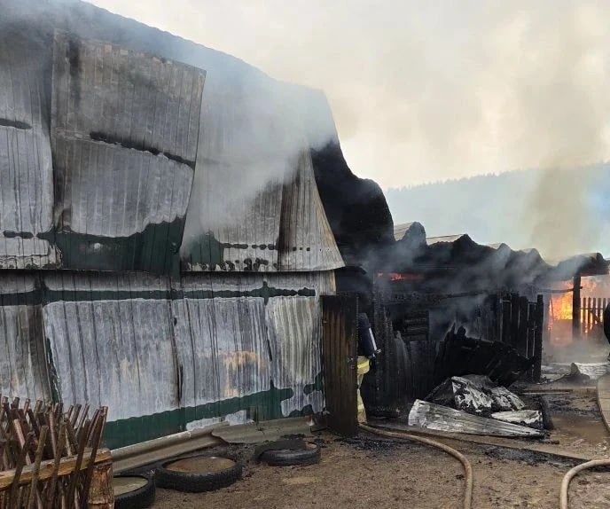 Пожарные смогли отстоять от огня жилой дом на пожаре в деревне Варали Алнашского района Удмуртии Пожарные смогли отстоять от огня жилой дом на пожаре в деревне Варали Алнашского района Удмуртии
