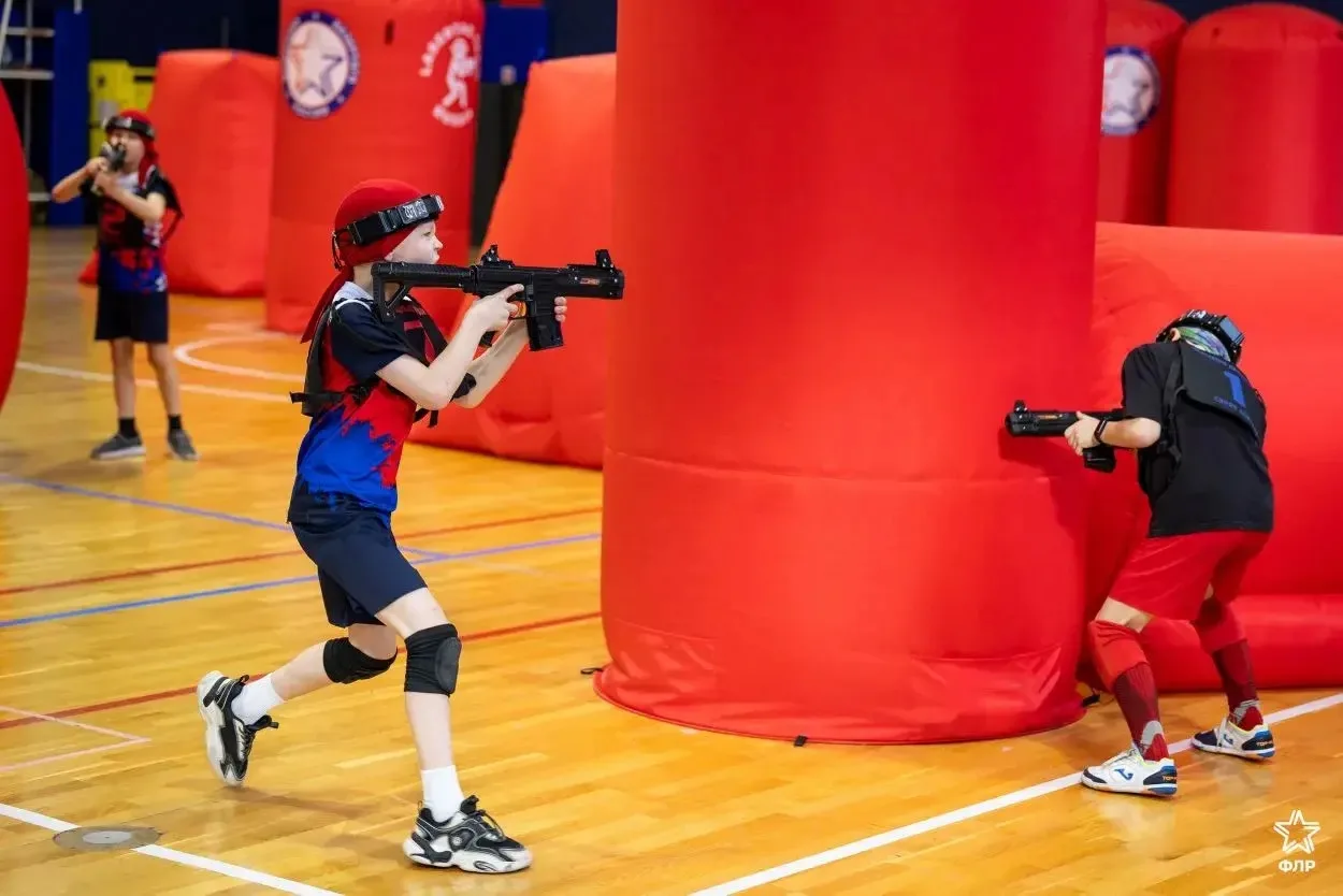 Команда ижевской школы № 76 - призер Всероссийского Чемпионата по лазерному бою Команда ижевской школы № 76 - призер Всероссийского Чемпионата по лазерному бою