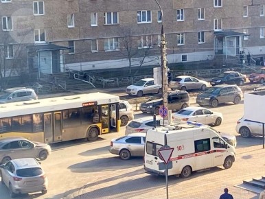 Две аварии произошли в Ижевске на одном и том же месте 14 апреля