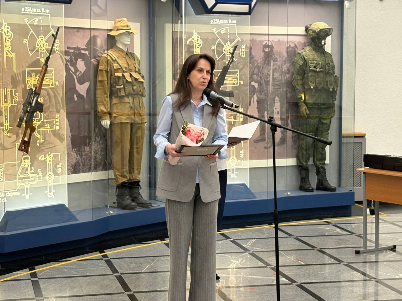 Руководитель следственного управления наградил победителей регионального этапа ведомственных конкурсов Руководитель следственного управления наградил победителей регионального этапа ведомственных конкурсов