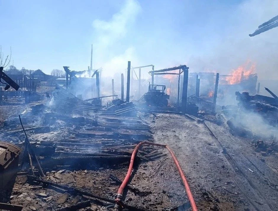 Три человека спаслись на пожаре в Кезском районе Три человека спаслись на пожаре в Кезском районе