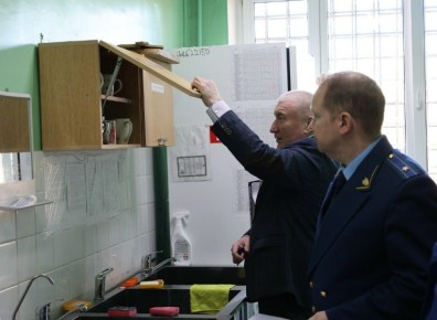 В Ижевске рекомендовали отремонтировать камеры в спецприёмнике МВД