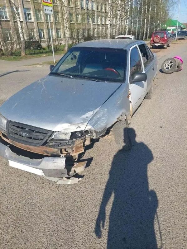 В Ижевске местная жительница без водительских прав на Toyota RAV4 после столкновения с другим автомобилем врезалась в здание гимназии №6 им. Габдуллы Тукая. Об этом сообщает 1-й отдел Госавтоинспекции Удмуртии В Ижевске местная жительница без водительских прав на Toyota RAV4 после столкновения с другим автомобилем врезалась в здание гимназии №6 им. Габдуллы Тукая. Об этом сообщает 1-й отдел Госавтоинспекции Удмуртии