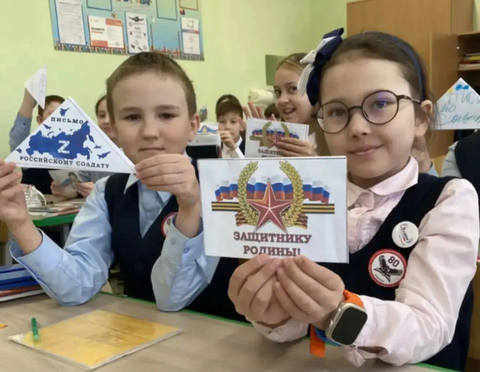 Сотрудниками управления Госавтоинспекции Удмуртии, совместно с региональным общественным движением «ЮИД» организована традиционная патриотическая акция «Письмо солдату» Сотрудниками управления Госавтоинспекции Удмуртии, совместно с региональным общественным движением «ЮИД» организована традиционная патриотическая акция «Письмо солдату»