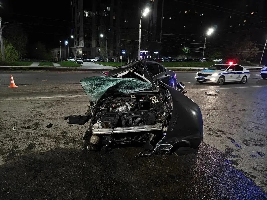 В Ижевске произошло ДТП с участием нетрезвого водителя, его пассажир госпитализирован в тяжёлом состоянии В Ижевске произошло ДТП с участием нетрезвого водителя, его пассажир госпитализирован в тяжёлом состоянии