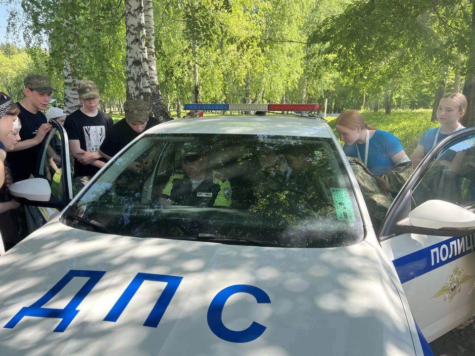 Сотрудники Госавтоинспекции в «Лесной сказке» рассказали о реальных не сказочных вещах Сотрудники Госавтоинспекции в «Лесной сказке» рассказали о реальных не сказочных вещах