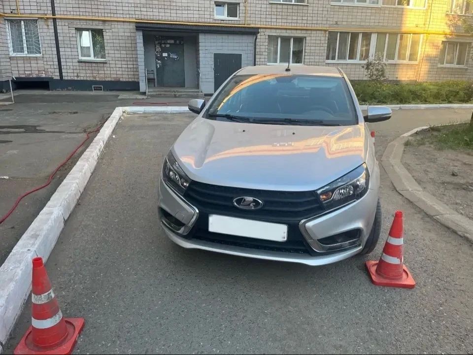 В Ижевске на дворовой территории водитель легкового автомобиля совершил наезд на несовершеннолетнего пешехода