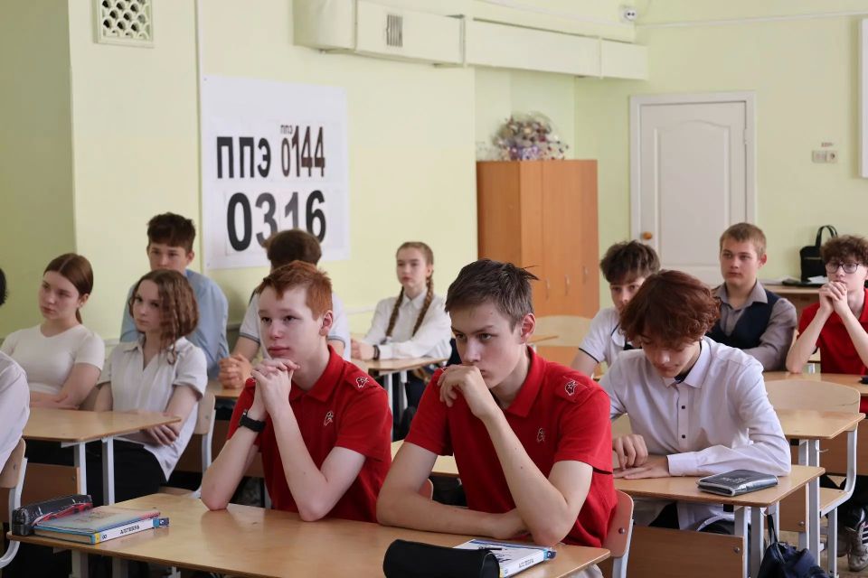 В Удмуртии сотрудники МВД и общественники провели урок правовой грамотности для школьников В Удмуртии сотрудники МВД и общественники провели урок правовой грамотности для школьников