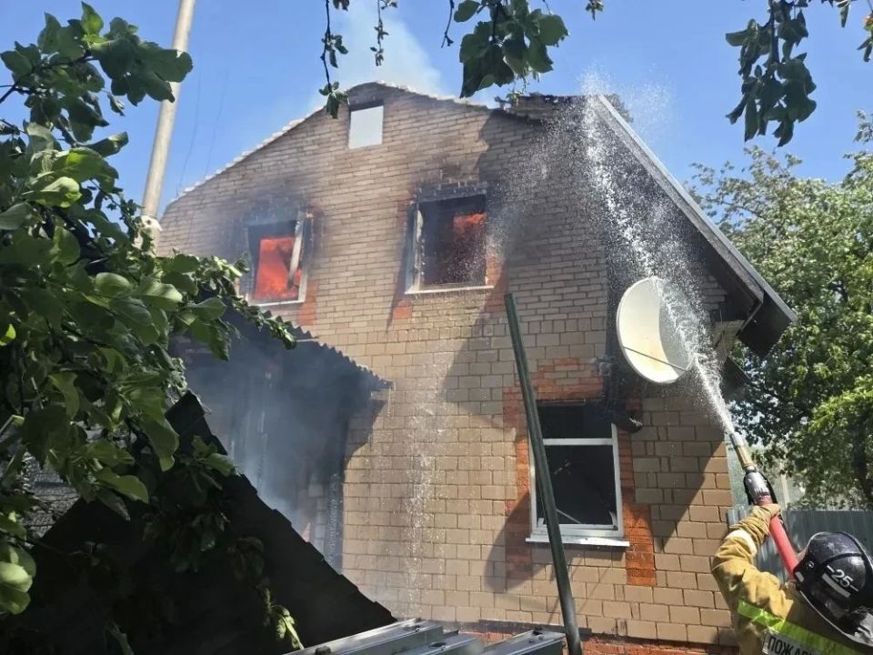 В Алнашах огонь уничтожил дом с надворными постройками