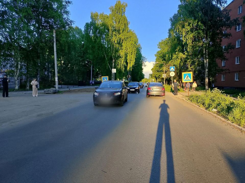 25 мая 2026 года, около 19 часов 24 минут на улице Т. Барамзиной, напротив дома № 6 в г. Глазове, водитель автомобиля «Рено Сандеро» - 49-летняя женщина, совершила наезд на пешехода - 64-летнюю женщину, переходившую проезжую... 25 мая 2026 года, около 19 часов 24 минут на улице Т. Барамзиной, напротив дома № 6 в г. Глазове, водитель автомобиля «Рено Сандеро» - 49-летняя женщина, совершила наезд на пешехода - 64-летнюю женщину, переходившую проезжую...