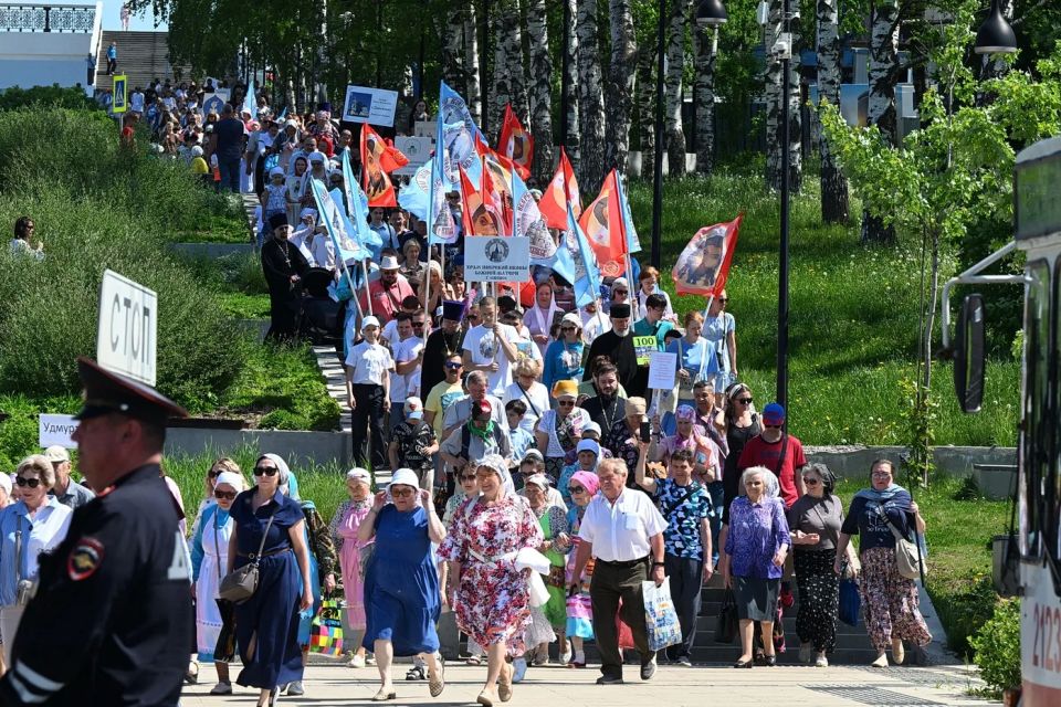 Более 1 200 книг собрали для Лутугино на празднике Дня славянской письменности и культуры в Ижевске (0+) Более 1 200 книг собрали для Лутугино на празднике Дня славянской письменности и культуры в Ижевске (0+)
