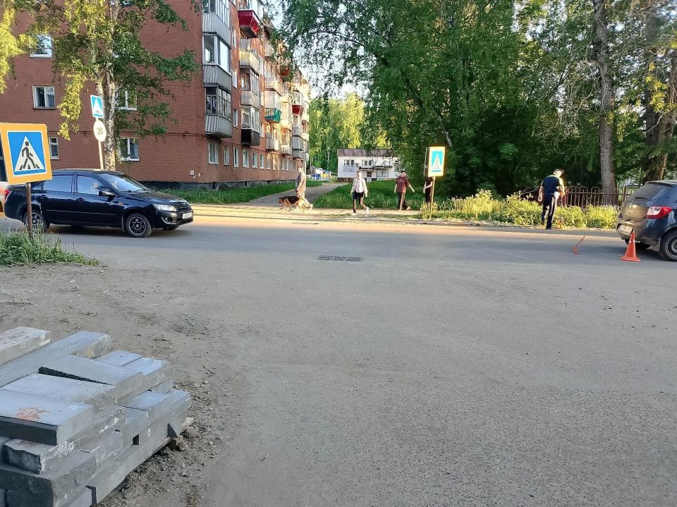 25 мая 2026 года, около 19 часов 24 минут на улице Т. Барамзиной, напротив дома № 6 в г. Глазове, водитель автомобиля «Рено Сандеро» - 49-летняя женщина, совершила наезд на пешехода - 64-летнюю женщину, переходившую проезжую... 25 мая 2026 года, около 19 часов 24 минут на улице Т. Барамзиной, напротив дома № 6 в г. Глазове, водитель автомобиля «Рено Сандеро» - 49-летняя женщина, совершила наезд на пешехода - 64-летнюю женщину, переходившую проезжую...
