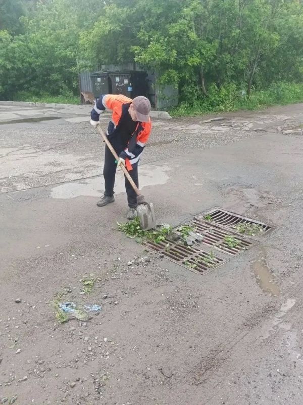 В городе продолжительный ливень: дорожные службы борются с его последствиями В городе продолжительный ливень: дорожные службы борются с его последствиями