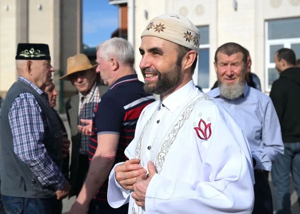 Александр Бречалов: Сегодня все мусульмане нашей республики отмечают Курбан-байрам - праздник добра, милосердия и заботы о близких Александр Бречалов: Сегодня все мусульмане нашей республики отмечают Курбан-байрам - праздник добра, милосердия и заботы о близких