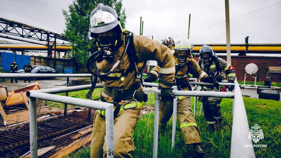 В Удмуртии выбрали сильнейших газодымозащитников — элиту пожарной охраны В Удмуртии выбрали сильнейших газодымозащитников — элиту пожарной охраны