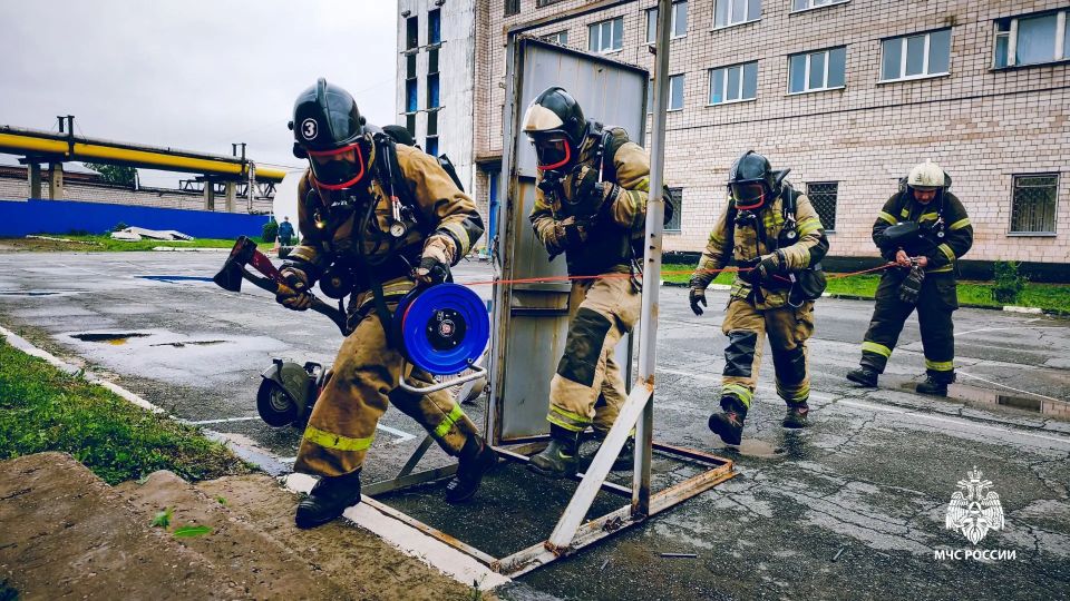 В Удмуртии выбрали сильнейших газодымозащитников — элиту пожарной охраны В Удмуртии выбрали сильнейших газодымозащитников — элиту пожарной охраны