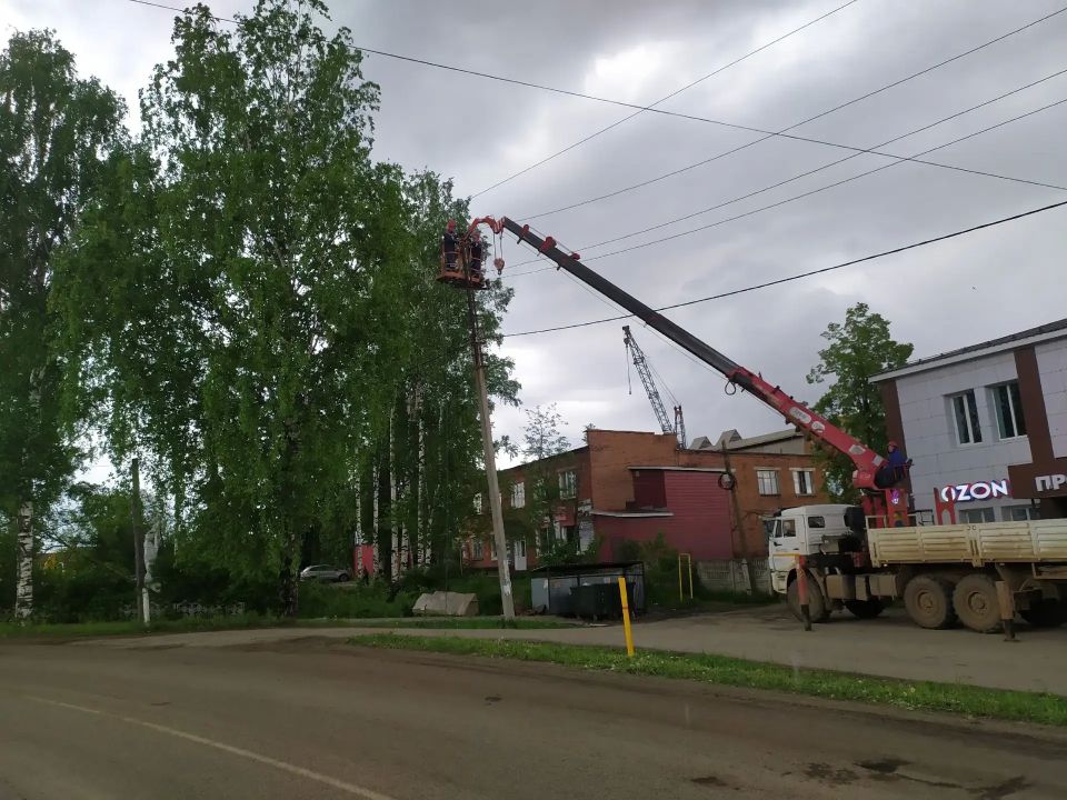 В поселке Балезино не подключенными к электроснабжению остаются 1,3 тыс В поселке Балезино не подключенными к электроснабжению остаются 1,3 тыс