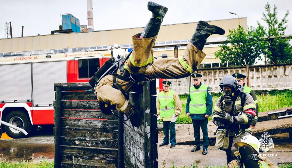 В Удмуртии выбрали сильнейших газодымозащитников — элиту пожарной охраны В Удмуртии выбрали сильнейших газодымозащитников — элиту пожарной охраны