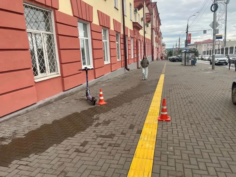 12-летний водитель электросамоката сбил девушку на тротуаре