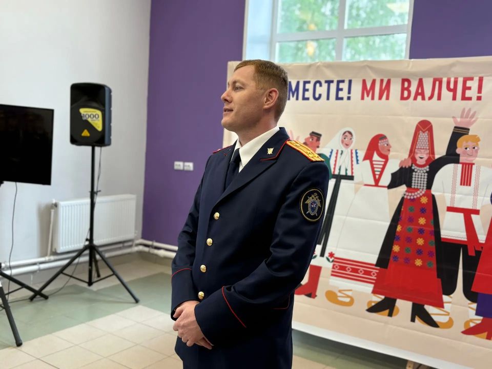 Руководитель Балезинского МСО поздравил кадет класса имени Андрея Касимова с Днем защиты детей Руководитель Балезинского МСО поздравил кадет класса имени Андрея Касимова с Днем защиты детей