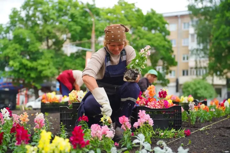 Улицы Ижевска преображаются: в самом сердце города кипит работа по созданию праздничного настроения ко Дню города